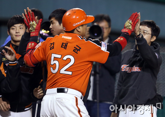 [포토] 김태균 '시원하게 넘겼어요~'