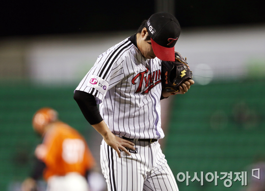 [포토] 고개 숙인 우규민 '순식간에 역전당했네'