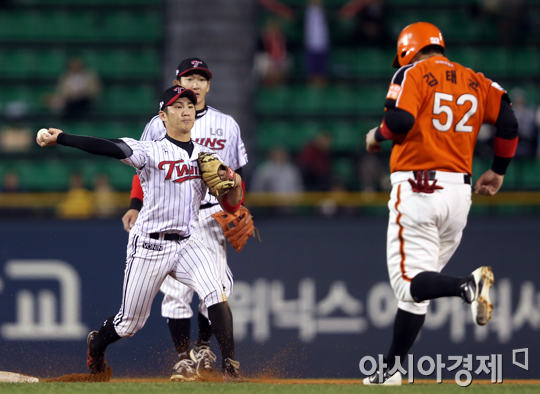 [포토] 오지환 '태균이형 늦었어요'