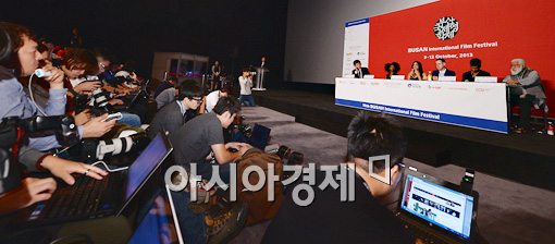 [포토]제18회 부산국제영화제 개막작을 향한 뜨거운 관심