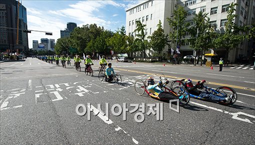 [포토]승용차 보다 자전거