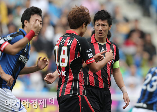 [포토] 김진규 '오늘은 내가 캡틴'