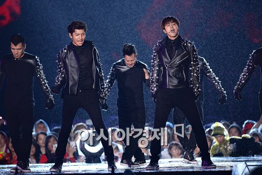 [포토]열창하는 동방신기