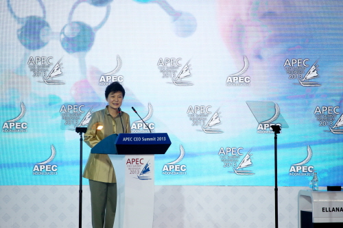 6일 APEC 정상회의 CEO 서밋에서 기조연설하고 있는 박근혜 대통령(사진제공 : 청와대)