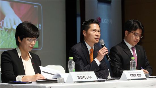 LG전자 "G패드-G2 쌍끌이 마케팅으로 해외 공략"…카톡 지원 검토