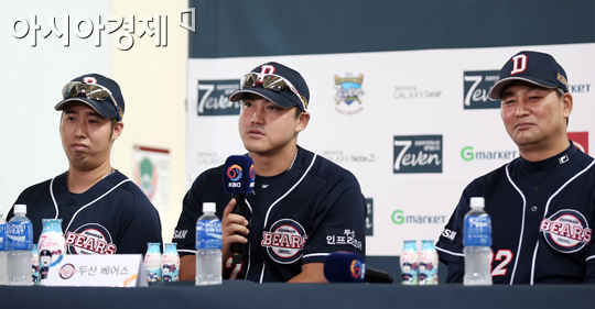 [포토] 홍성흔 '깨끗한 경기 하겠습니다'