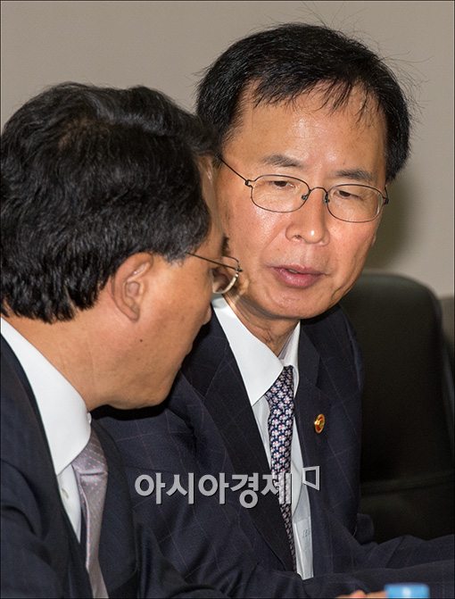 [포토]공정거래위원장 만나는 방하남 장관