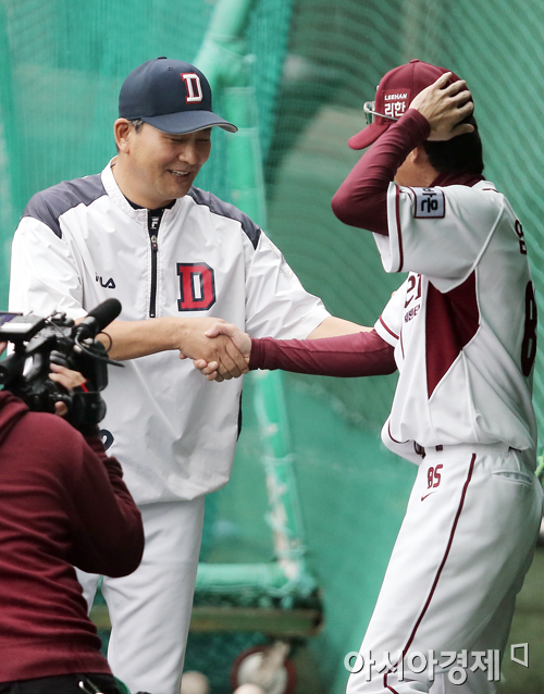 [포토] 김진욱-염경엽 '멋진 승부 펼칩시다'