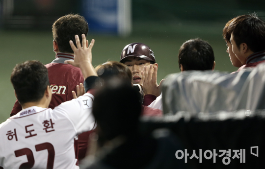 [포토] 선제득점 서건창 '기선제압!'