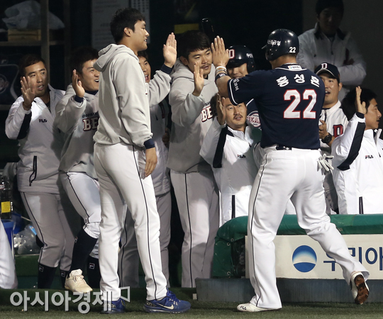[포토] 홈인하는 홍성흔 '추격!'