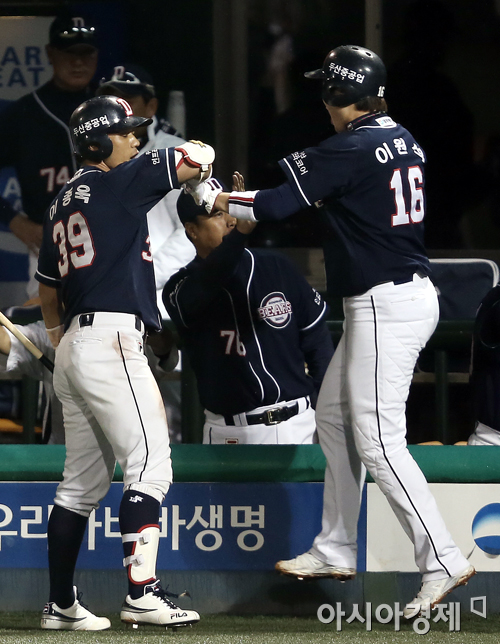 [포토] 홈인하는 이원석 '동점이야!'