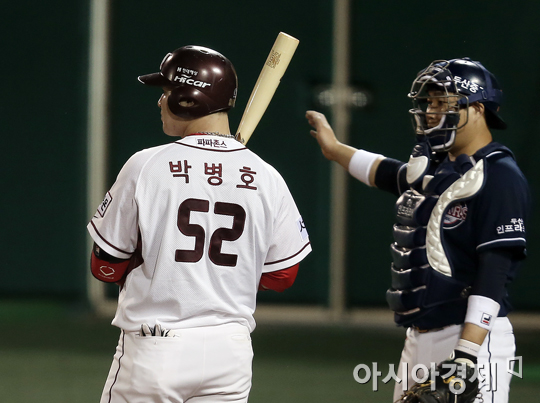 [포토] 박병호 '첫 타석에 너무 큰 걸 보여줬나'