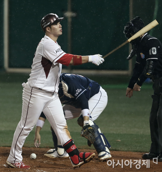 [포토] 박병호 '나랑 승부를 안하네'