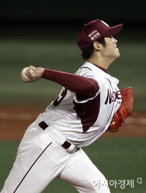 [포토] 한현희 '승리 지킨다'