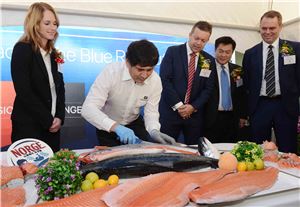 노르웨이 생연어 국내서 직접 가공..."국민 식탁 오른다"
