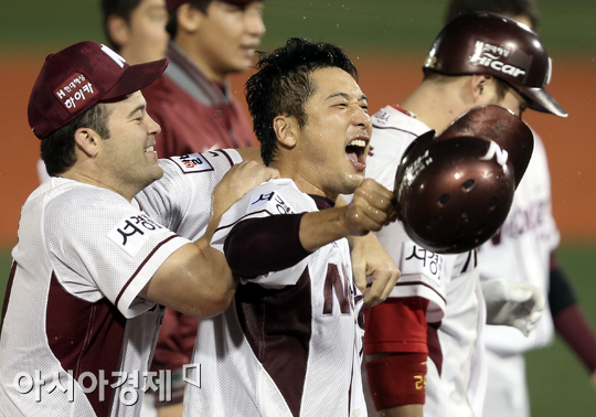 [포토] 이택근 '끝내기 포효'