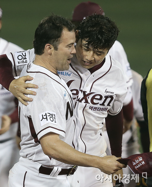 [포토] 손승락 '나이트, 내가 승리투수가 되어버렸어'
