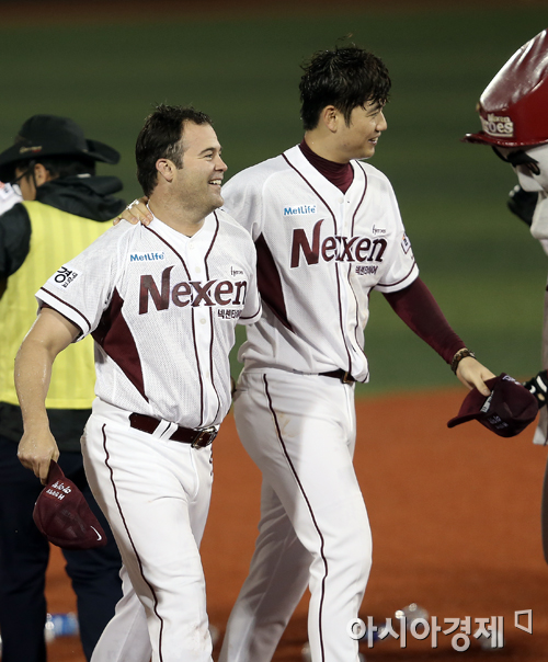 [포토] 나이트 '승락이가 승리투수네'