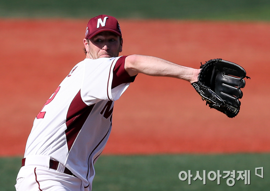 [포토] 넥센 밴 헤켄 '2차전도 잡는다' 