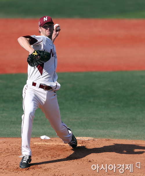 [포토] 밴 헤켄 '2차전도 잡는다'