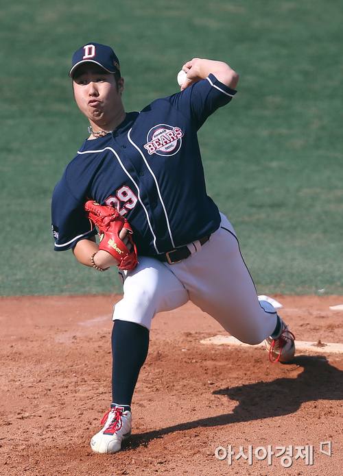 [포토] 유희관 '힘차고 느리게'