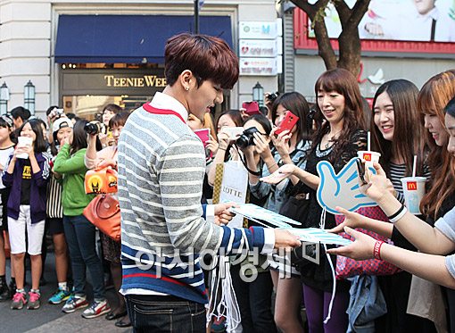 [포토]마이네임 인수, '헌혈하러 오실거죠?'(스타24시)