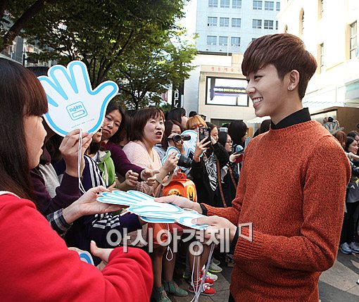 [포토]마이네임 채진, '팬들과 아이컨텍!'(스타24시)