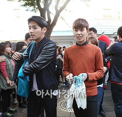 [포토]세용-채진 '마이네임과 함께하는 헌혈캠페인'(스타24시)