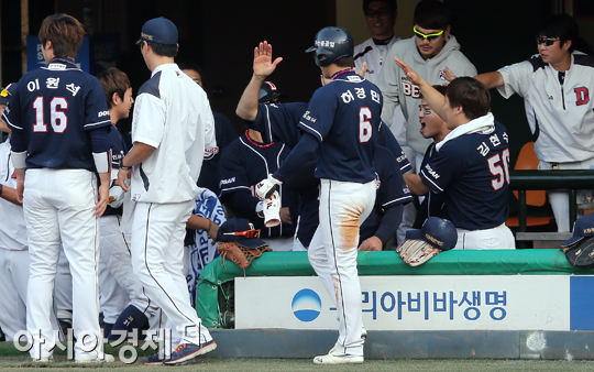 [포토] 허경민 '균형 깨는 첫 득점'