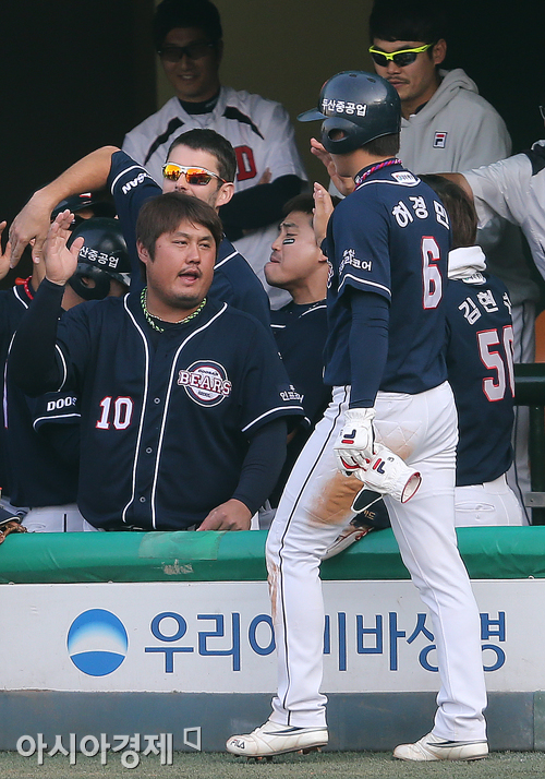 [포토] 홈인하는 허경민 '귀중한 1점이 나왔어'