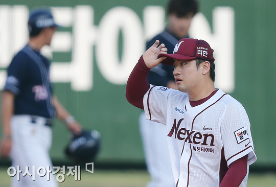 [포토] 점수 내준 손승락 '1점 크다'