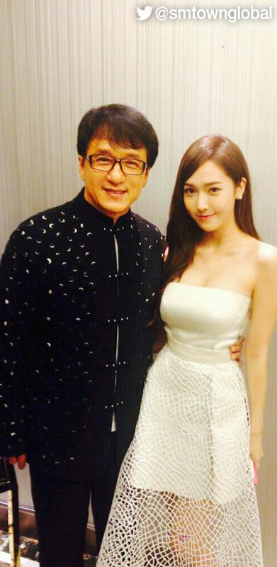 제시카 성룡, 다정한 포즈로 친분 인증샷 공개