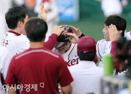 [포토] 서건창 '동점이야!'