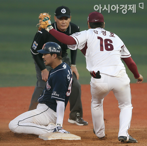 [포토] 오재원 '오버했나'