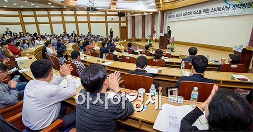 [스마트러닝포럼]김진숙 "스마트러닝으로 교과서 완결학습 체제 구현"