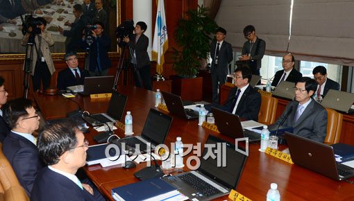 [포토]10월 금통위, 기준금리 동결 