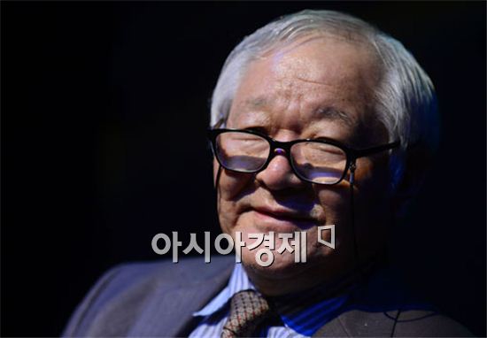 '연극 외길인생 60년' 임영웅 연출가, 금관문화훈장 수상