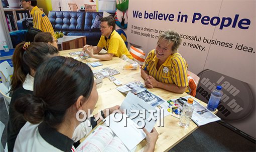 [포토]'면접은 당연히 영어로'