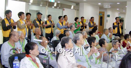 곡성군 국제라이온스협회,노인전문병원 찾아 봉사활동