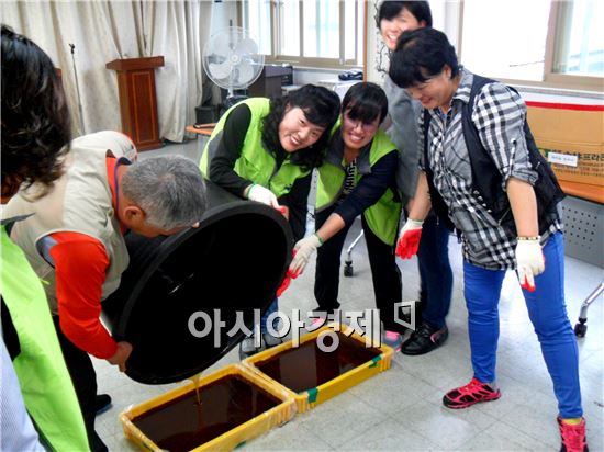 광주시 광산구 월곡2동 , 폐유 활용 빨래비누 만들어