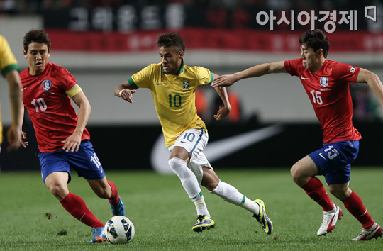 [포토] 네이마르 '자네들이 한국의 해외파인가'