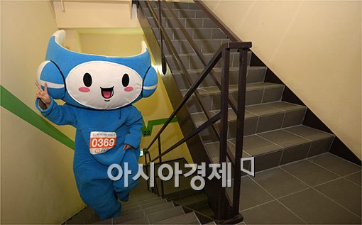 [포토]'인형은 웃고 있지만, 속에서는…'