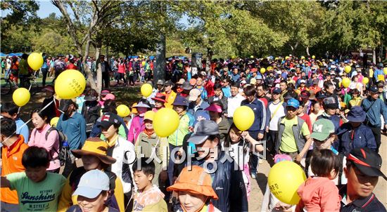 [포토]가족과 함께하는 건강걷기대회