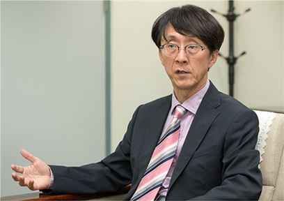 [아시아초대석]취임 두 달 맞은 김경환 국토연구원장