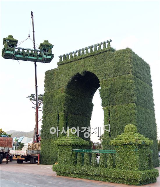 함평군, 국향대전 현장에 대형 ‘독립문 조성’ 눈길