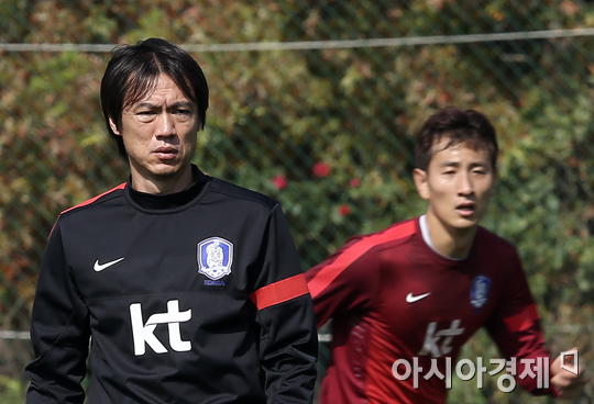 [포토] 홍명보 감독 '해결사를 찾아라'