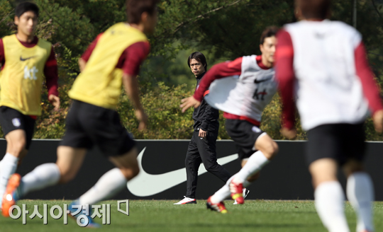 [포토] 홍명보 '지켜보고 있다'