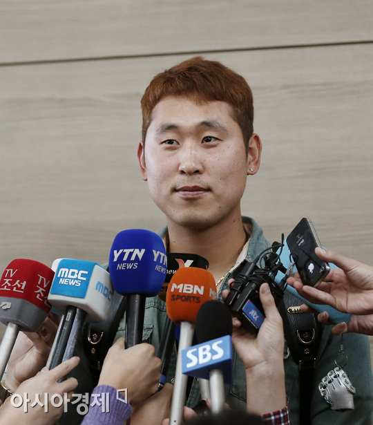 [포토] 출국에 앞서 인터뷰 갖는 윤석민