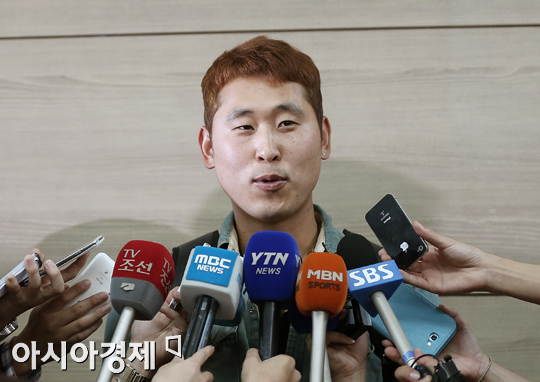 [포토] 윤석민 '메이저리그 진출 향한 첫 발걸음'