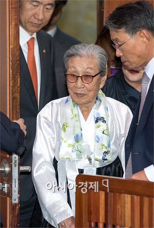 [포토]국정감사 참고인으로 출석한 김복동 할머니